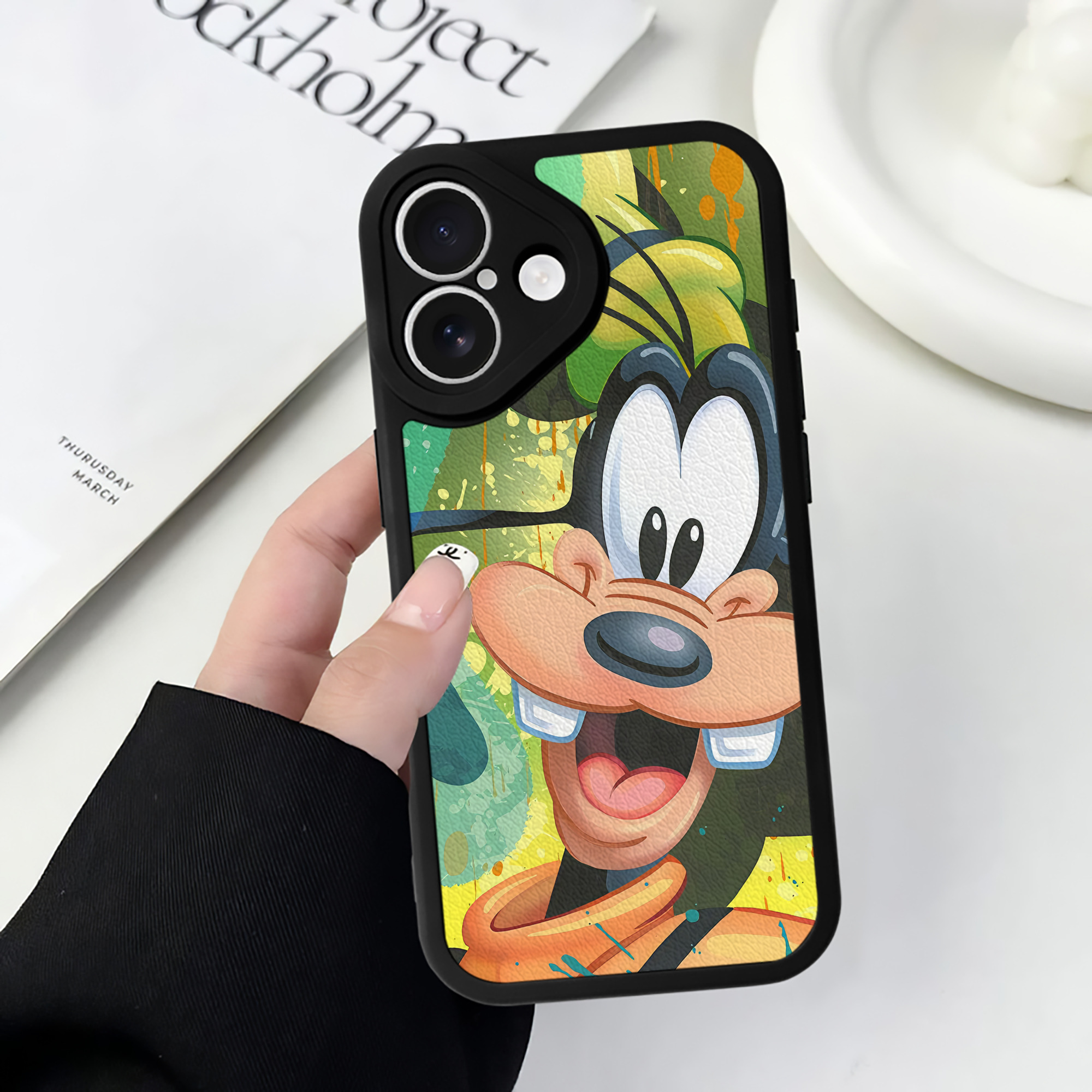 （画像用） ミッキーマウス Mickey Mouse 【iPhone 16シリーズ対応】シリコンスマホケース（レザー調） 材質：シリコン